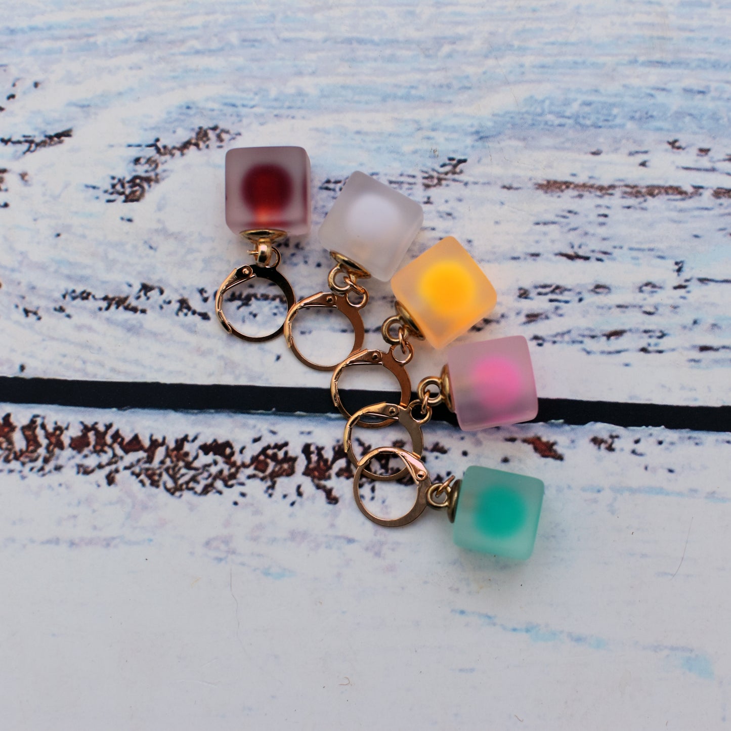 Glow Cube Stitch Marker