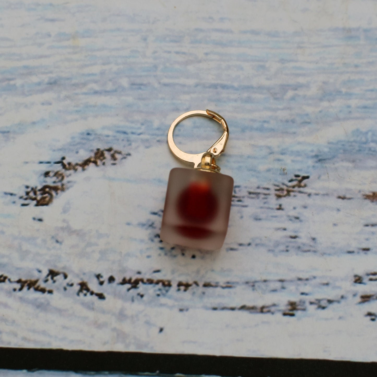 Glow Cube Stitch Marker